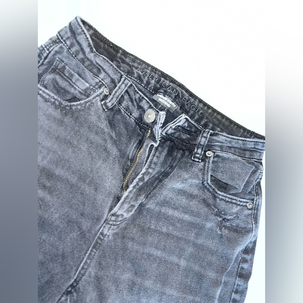 AMERICAN EAGLE comfort stretch high waisted mom jeans!!🪩